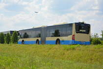 Am 04.06.2016 fährt LDS-VG 256 für die ILA 2016 auf der Shuttle Linie  P3 . Aufgenommen wurde ein Mercedes Benz Citaro G I Facelift.