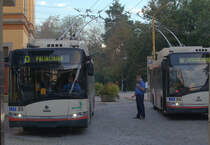Typische Skoda Solaris Busse , hier Linie D an der Haltestelle 
Jihlava hln. 21.09.2018 18:13 Uhr.