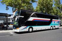 Bus Aschaffenburg / Verkehrsgemeinschaft am Bayerischen Untermain (VAB): Setra S 431 DT der Kahlgrund-Verkehrs-Gesellschaft mbH (KVG), eingesetzt im Regionalverkehr. Aufgenommen Anfang Juli 2018 am Hauptbahnhof in Aschaffenburg.