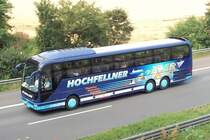 3-Achser-Reisebus  Hochfellner , 2007 auf der A 61 bei Rheinbach.