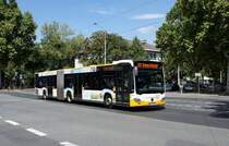 Stadtbus Mainz: Mercedes-Benz Citaro C2 Gelenkbus der MVG Mainz / Mainzer Verkehrsgesellschaft, aufgenommen im Juli 2018 an der Haltestelle  Goethestraße  in Mainz.