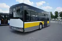 Am 04.06.2017 fährt TF-VG 121 für die ILA 2016 auf der ILA Sonderlinie S zwischen Bahnhof Schönefeld und ILA-Gelände. Aufgenommen wurde ein Solaris Urbino IV 18 der VTF.