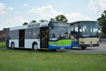 Hier macht P-AV 195 (Solaris Urbino 18 der BVSG) und LDS-VG 304 (MB Integro der RVS) zusammen Pause. Aufgenommen am 04.06.2016.