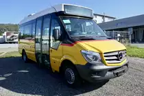 Ein neuer MB Sprinter für PostAuto Einsideln, am 13.10.18 bei Evobus Kloten parkiert.