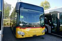 Ein neuer C2 K '11017' für Postauto Interlaken am 13.10.18 bei Evobus in Kloten abgestellt.