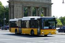 Schienenersatzverkehre SEV S3, S5, S7 und S9 der S -Bahn Berlin mit dem MAN A20 NÜ313, hier am Charlottenburger Tor/Straße des 17.Juni Richtung Bf.Charlottenburg im Juli 2018.