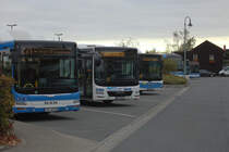 Busse vom Typ MAN Lions dominieren am 19.10.2018 den Aufstellplatz im Busbahnhof Wernigerode.19.10.2018 08:36 Uhr Wernigerode