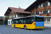 Mercedes Citaro der Post, auf der Linie 62, wartet an bei der Post in Aeschi. Die Aufnahme stammt vom 09.10.2018.