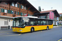 Mercedes Citaro der Post, auf der Linie 62, wartet an bei der Post in Aeschi. Die Aufnahme stammt vom 09.10.2018.