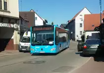 Hier ist der FR H 1418 der SWEG auf der Buslinie 705 nach Rettigheim unterwegs. Leider fuhr er mit dem Zielfilm (Einsatzfahrt).
Gesichtet am 05.10.2018 in Östringen Mitte.