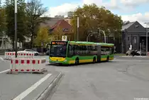 Am 28.10.2018 wartet KOM 736 (OB-ST 9736) am ZOB GE-Buer Rathaus auf die nächste Tour nach Oberhausen als Linie SB91.