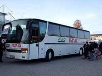 SETRA der Fa. Trinko hat soeben Fan´s des Fu�ballvereines LASK zum Rieder Stadion anl�sslich des O�-Derby gekarrt; 081109
