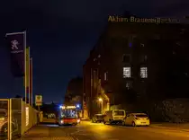 Eine Buslinie für eine längst geschlossene Disco - ungefähr so lässt sich die DiscoLinie 3 der Rheinbahn beschreiben, welche für die seit Februar 2018 geschlossene Disco  Getaway  in Solingen eingerichtet wurde. Waren die Gelenkbusse früher bis unters Dach gefüllt, fahren die Fahrzeuge auf der Linie DL3 heute über die gesamte Strecke leer.

Auf dem Foto ist hier am frühen Morgen des 3.10.2018 Wagen 8365 der Rheinbahn an der Starthaltestelle  Bah nstraße/Getaway  zu sehen, das Gebäude rechts im Bild beherbergte früher besagte Diskothek.