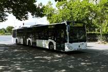 Mercedes -Benz Citaro C2 GL der BVG, B-V 4037, ebenfalls auf dem X9 Richtung Innenstadt. Berlin /nahe S+U Jungfernheide im Juli 2018.