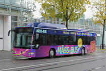 Mercedes Citaro 804 fährt während der Basler Herbstmesse 2018 als Messe Bus vom Messeplatz zum Messeareal auf dem Kasernenplatz. Hier wartet der Bus an der Haltestelle beim Messeplatz. Die Aufnahme stammt vom 11.11.2018.