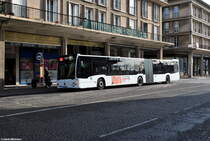 Der C2G 228 (EZ 877 HQ) ist am 12.11.2018 auf der Linie 2 zum Place d'Armes unterwegs und hier an der Haltestelle George V zu sehen.