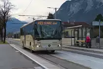 Mercedes-Benz O 550 (Integro) in Sandquarz-Lackierung von Postbus PT-12465 passiert als Linie 4123 die Hst. Lohbachsiedlung Ost ohne fahrplanmäßigen Halt. Aufgenommen 3.12.2018.