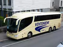Ventoniemi Oy, Fin mit dem Irizar  BPM 892 #65, bergauf  in Helsinki im August 2017.