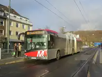 Solaris Urbino 18 IV (Wagennummer 8614, Kfz-Kennzeichen D-NU 8614, Baujahr 2018) der Rheinbahn AG Düsseldorf. Der Bus ist im Einsatz als Linie M2, zwischen Düsseldorf-Grafenberg, Burgmüllerstraße und Düsseldorf-Heerdt, Nikolaus-Knopp-Platz. Aufgenommen am 11.12.2018. Ort: Düsseldorf-Grafenberg, Burgmüllerstraße.