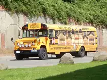 Chevrolet von Insel Rügen Express im Stadthafen Sassnitz am 23.08.2017