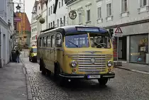 In der Vorweihnachtszeit verkehren zwischen Steyr und Christkindl täglich Nostalgiebusse, hier der Steyr Diesel 480 PT 480 am 07.12.2018 in der Innenstadt von Steyr