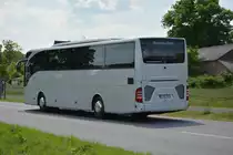 Am 04.06.2016 fährt B-MB 9881 auf der ILA-Shuttle Linie S zwischen dem ILA-Gelände und Bahnhof Schönefeld. Aufgenommen wurde ein Mercedes Benz Tourismo.