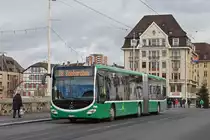 Mercedes Citaro 7040, auf der Linie 38, überquert die Mittlere Rheinbrücke. Die Aufnahme stammt vom 04.12.2018.