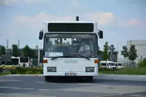 Am 04.06.2016 fährt B-CM 366 für die ILA 2016 auf der ILA Sonderlinie R zwischen U-Bahnhof Rudow und ILA-Gelände. Aufgenommen wurde ein Mercedes Benz O 405N.