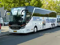 Setra S 517 HDH von 'papuga -riis rejser' /DK. Berlin /Hardenbergplatz im September 2017.