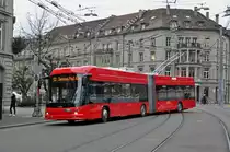 Hess Trolleybus 36, auf der Linie 12, fährt zur Haltestelle beim Bahnhof Bern. Die Aufnahme stammt vom 19.12.2018.