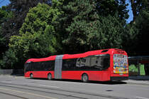 Volvo Hybrid Bus 891, auf der Linie 17, fährt durch die Effingerstrasse. Die Aufnahme stammt vom 09.07.2018.