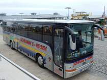 Van Hool T915 CL von Schramm's-Reisen aus Deutschland im Stadthafen Sassnitz am 28.04.2015