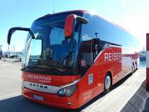 Setra 516 HD von Reisering Hamburg aus Deutschland im Stadthafen Sassnitz am 04.04.2015