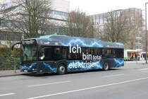 VGF/ICB Solaris Urbino 12 Electric Wagen 233 am 27.12.18 auf der Linie 75