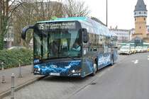 VGF/ICB Solaris Urbino 12 Electric Wagen 233 am 27.12.18 auf der Linie 75
