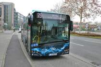 VGF/ICB Solaris Urbino 12 Electric Wagen 233 am 27.12.18 auf der Linie 75