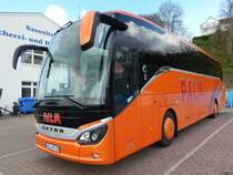 Setra 515 HD von Palm aus Deutschland im Stadthafen Sassnitz am 01.05.2015