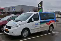 VK 8001, Peugeot Minibus von Voyages Koob, auf einem Parkplatz im Pommerloch. 16.01.2019