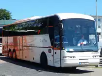 Neoplan Euroliner von Stiftung MenschMobil aus Deutschland im Stadthafen Sassnitz am 05.06.2015