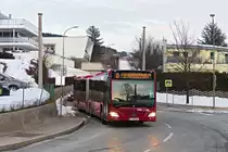 Innsbruck: Bus Nr. 435 der Linie O bei der Hst. Tschiggfreystraße kurz vor Umstellung des Liniennetzes. Mit Umstellung der Linienäste zur Peerhofsiedlung und nach Technik West auf Straßenbahn Ende 2017 war der Ast nach Allerheiligen der letzte, der noch von der Linie O bedient wurde. Aufgenommen 23.1.2019.