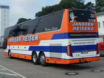 Van Hool TX18 von Janssen Reisen aus Deutschland im Stadthafen Sassnitz am 27.08.2017