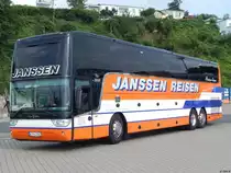Van Hool TX18 von Janssen Reisen aus Deutschland im Stadthafen Sassnitz am 27.08.2017