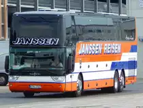 Van Hool TX18 von Janssen Reisen aus Deutschland im Stadthafen Sassnitz am 27.08.2017