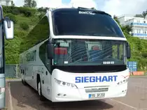 Neoplan Cityliner von Sieghart aus Deutschland im Stadthafen Sassnitz am 27.08.2017