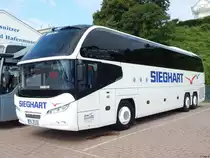 Neoplan Cityliner von Sieghart aus Deutschland im Stadthafen Sassnitz am 27.08.2017