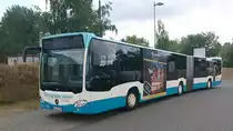 ......und auch der Citaro NB SW 594 der Stadtwerke Neubrandenburg steht im August 2018 beim Mercedes Autohaus im Stadtgebiet Süd (aktuelle Werbung für Herrmann) 