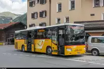 Postauto Setra S 415 H am 10. Juni 2018 als Märli-Postauto am Bahnhof Samedan.