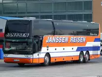 Van Hool TX18 von Janssen Reisen aus Deutschland im Stadthafen Sassnitz am 27.08.2017