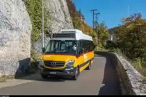 Mercedes Sprinter Postauto 10718 am 12. Oktober 2018 beim Bahnhof St-Ursanne.