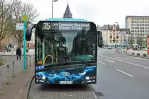 ICB Solaris Urbino 12 Electric Wagen 233 am 08.02.19 auf der Linie 75 in Frankfurt am Main